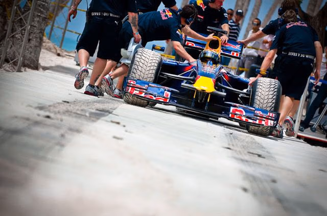 Red Bull Racing – Formula 1 en la playa CapCana