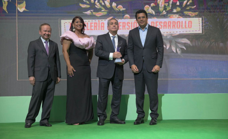 The Destination Cap Cana receives the Luis Augusto Caminero Award in Hospitality, Investment, and Development