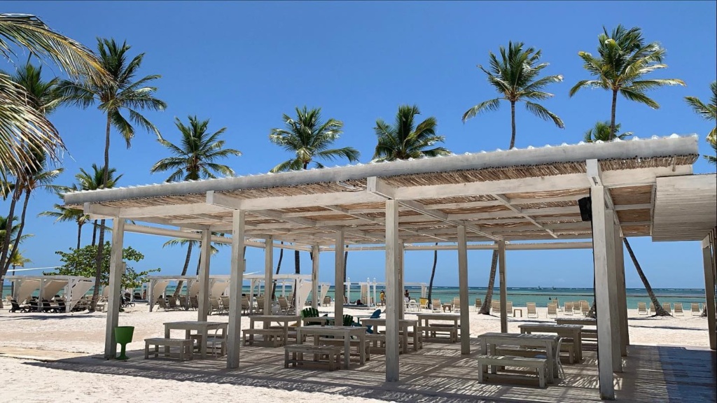 Juanillo Beach Cafe hace pre apertura en Playa Juanillo