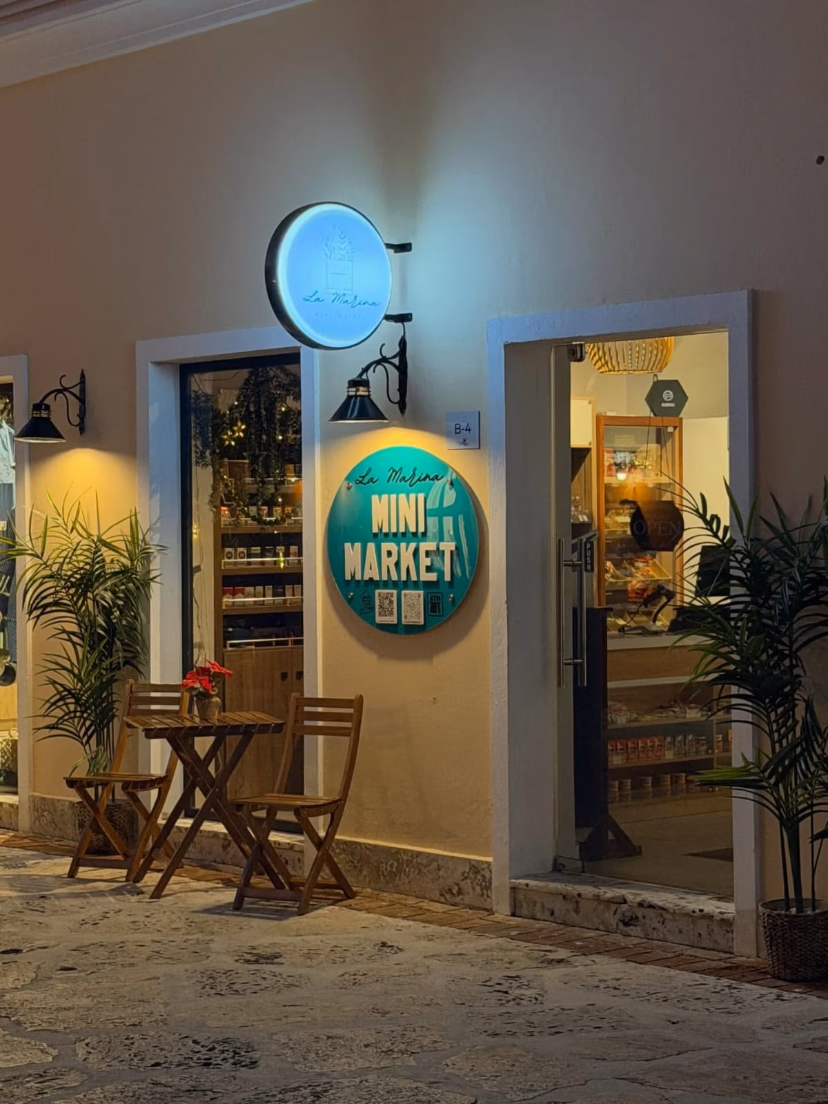 Marina Minimarket Cap Cana