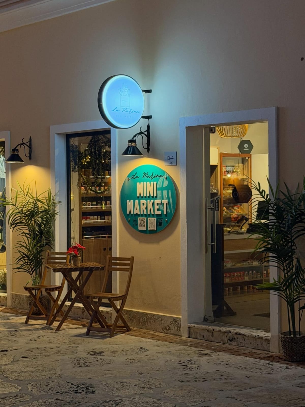 Marina Minimarket Cap Cana