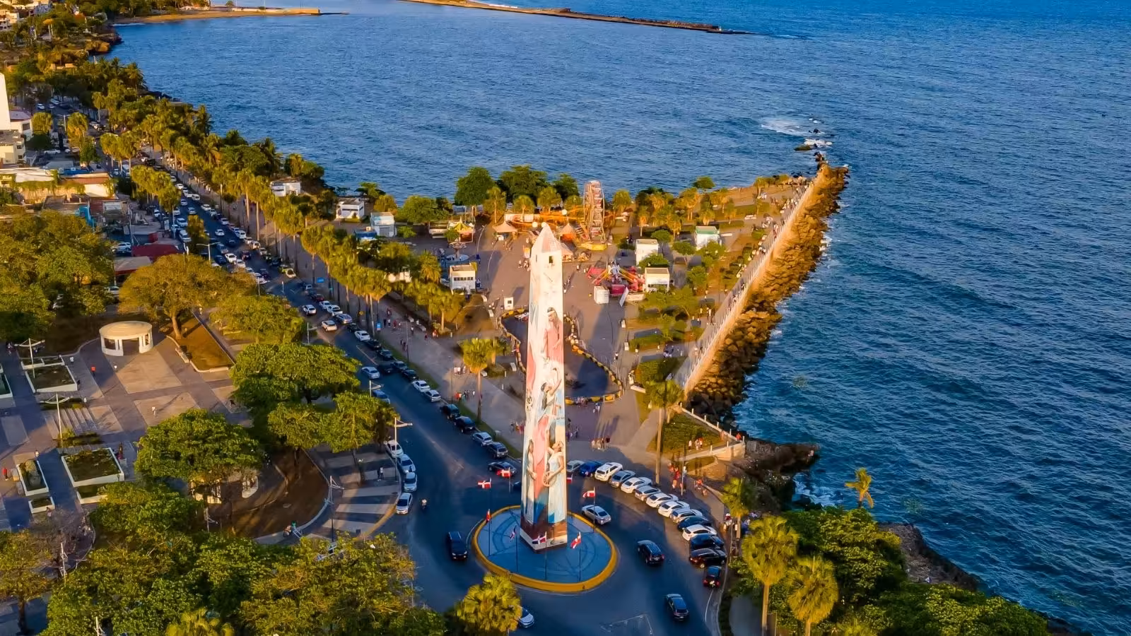 Aerial view of the Malecón and obelisk in Santo Domingo